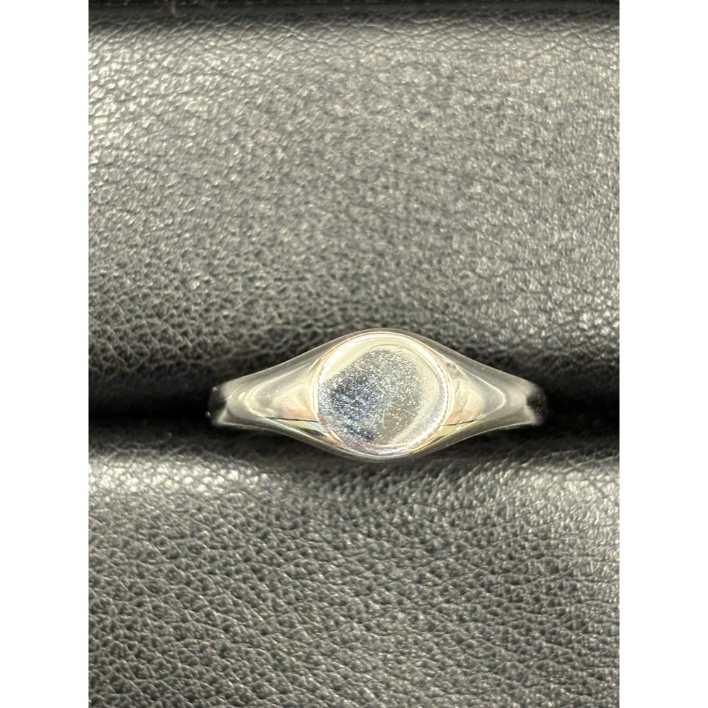 New Condition 8MM Signet Sterling Silver Ring Size 10 J3